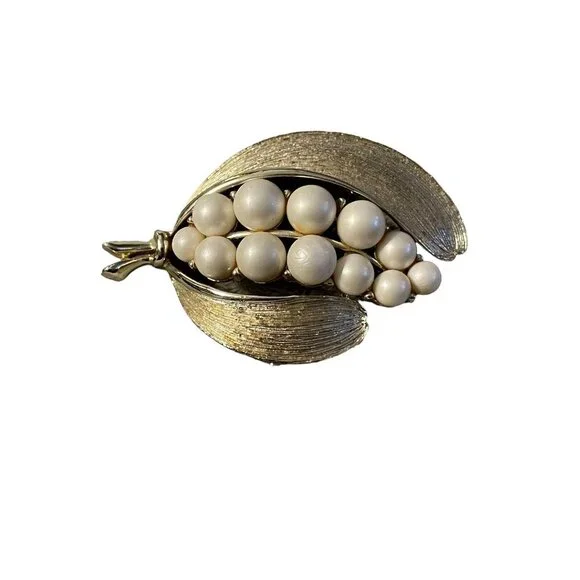 LISNER Signed Faux Pearls Gold‎ Tone Floral Cluster Leaves Brooch Pin Vintage - Picture 2 of 11